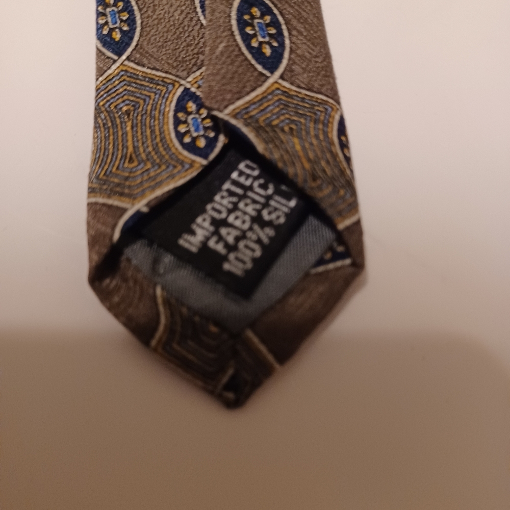 Geoffery Beene Elegant Brown Patterned Men's Silk Tie - Picture 6 of 7